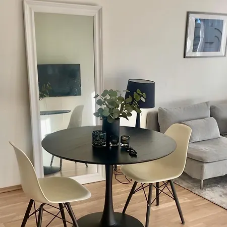 Sunny, Patio & Roof Terrace Apartment *